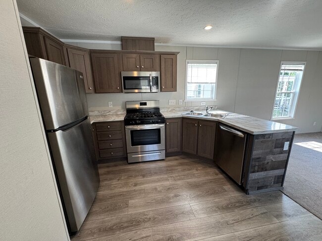 Primary Photo - 290 Walnut