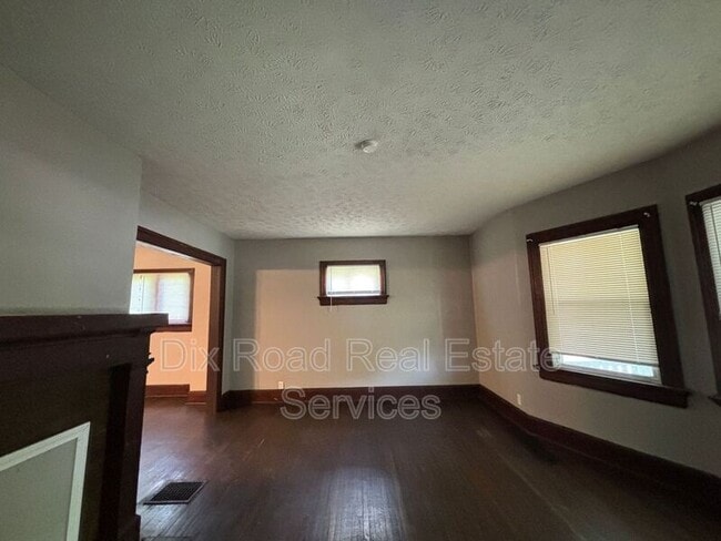 Building Photo - 1501 Viola Ave