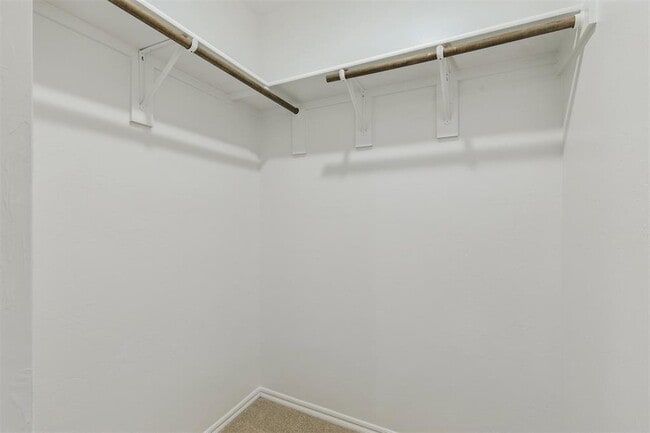 Building Photo - 14910 Parkway Center Ave