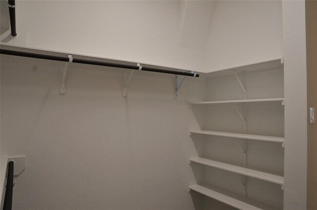 Building Photo - 23834 Pullin Market Dr
