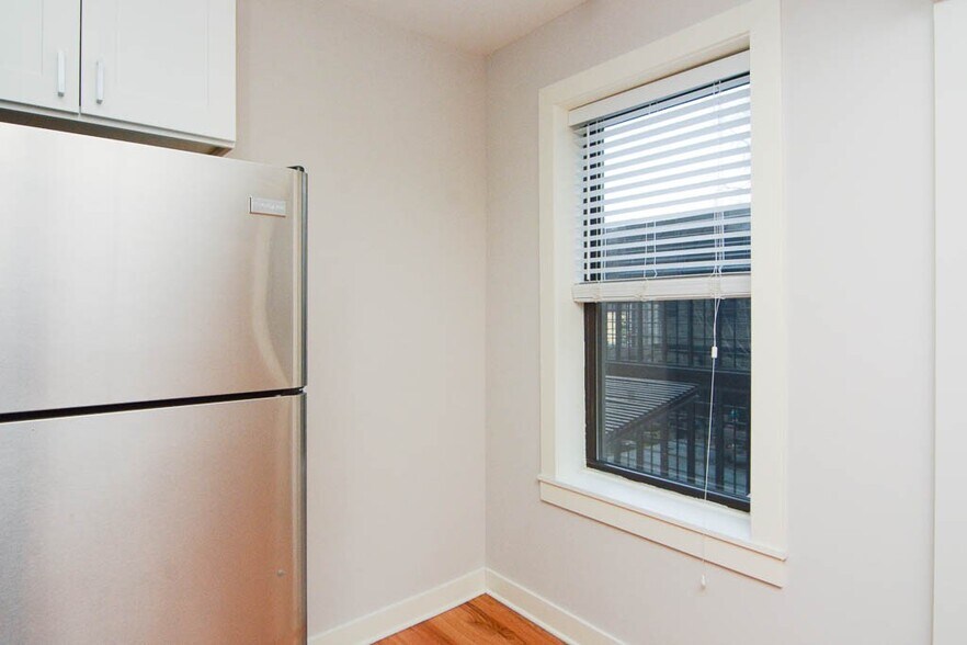 Building Photo - 2402 N Kedzie Blvd