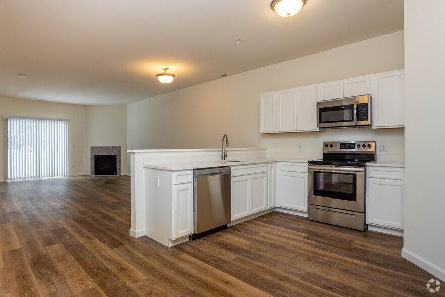 2BR, 2BA - Townhomes at Woodlands Edge