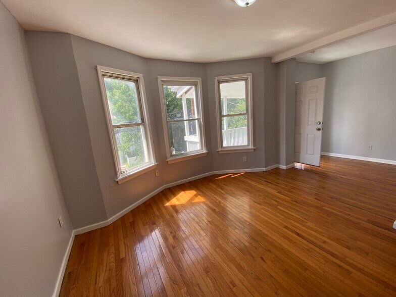 Building Photo - 168 Seymour Ave