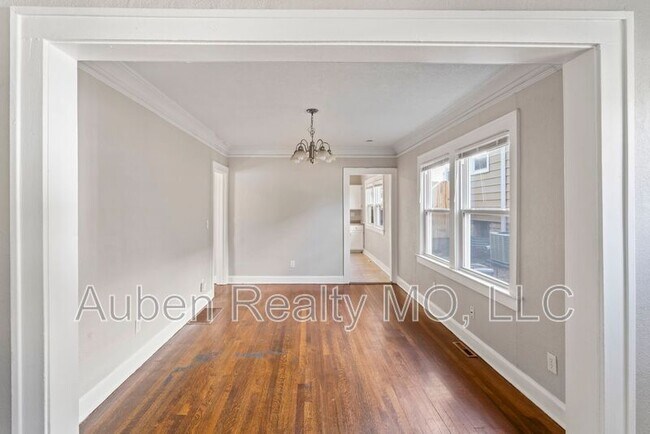 Building Photo - 5342 Park Ave