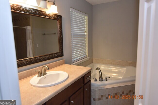 Building Photo - 202 Hallowes Dr S