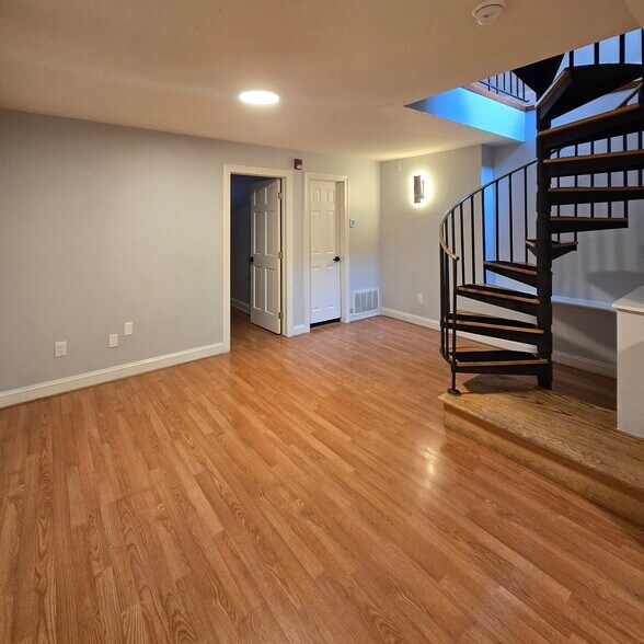 Dining - 1104 Pine St