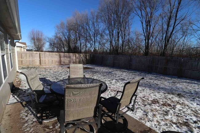 Building Photo - Spacious home for rent!