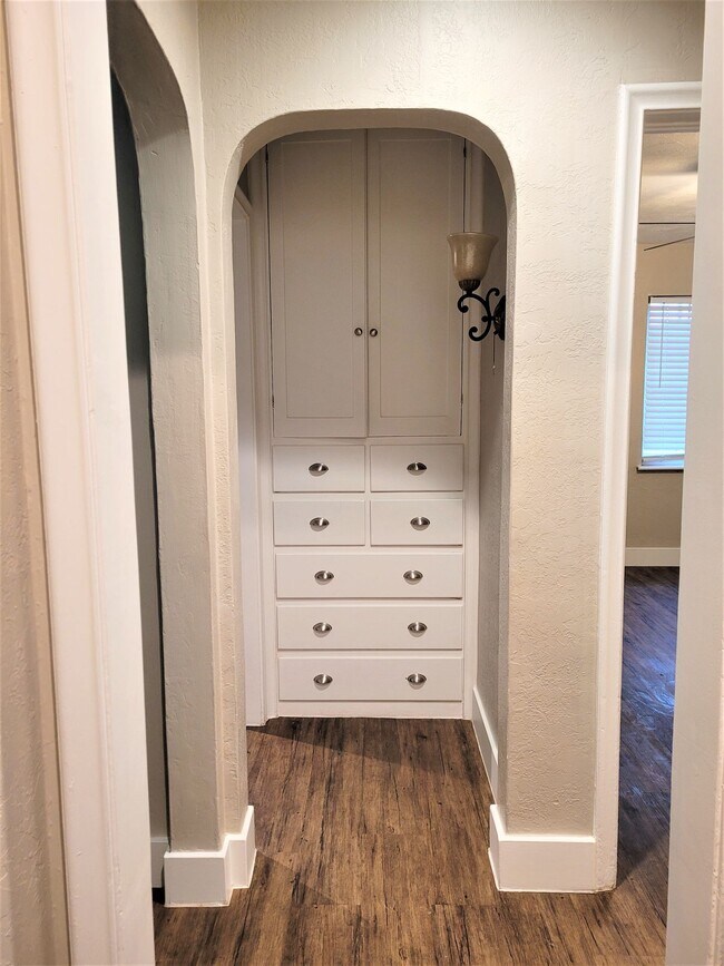 Building Photo - Newly Remodeled 1 bed/1 bath in Sugarhouse...