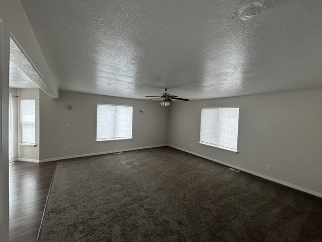 Building Photo - 7497 Valley Maple Dr