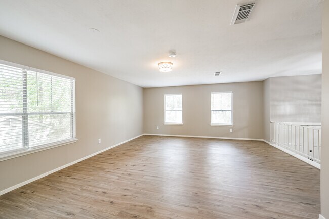 Building Photo - 2051 Oak Shores Dr