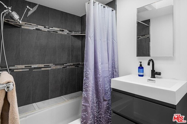 Building Photo - 2326 E Finley Rd