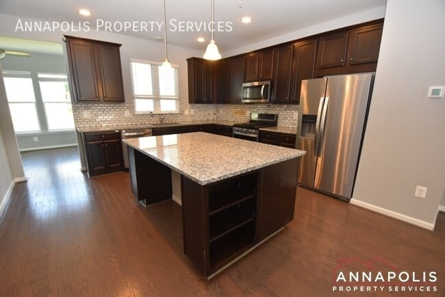 Building Photo - 8289 Meadowood Dr