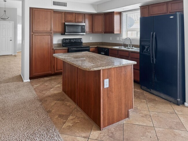 Building Photo - Beautifu;l 4Bed/2.5Bath, Private Pool Home!