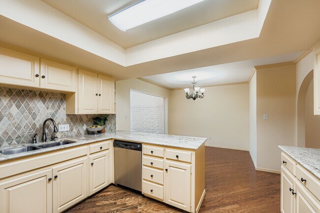 Building Photo - Spacious 3-Bed Townhome in Northwest Hills – Over 3,200 Sq Ft with Courtyard & 2-Car Garage