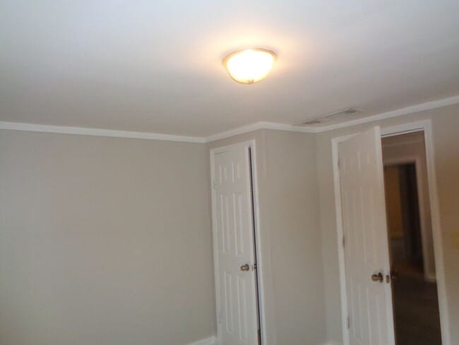 Building Photo - 2 Bdroom 1 Bath Home