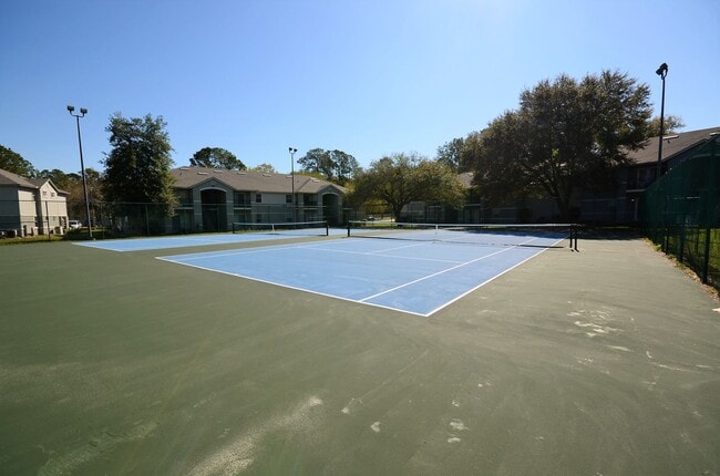 Building Photo - Windsor Park #515 - Pet Friendly!