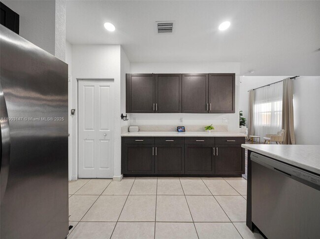 Building Photo - 1411 SE 26th Rd