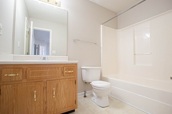 Building Photo - Pet Friendly Three Bedroom!
