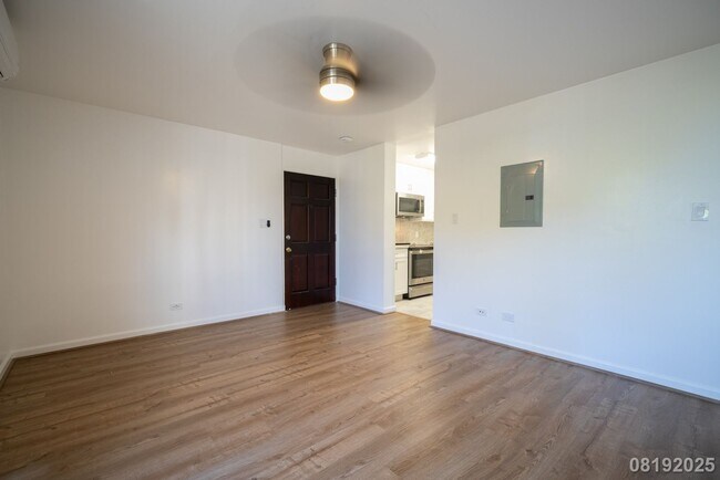 Building Photo - 1402 Piikoi St