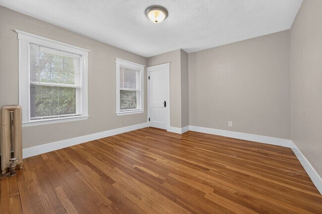 Building Photo - 156 W Adams St