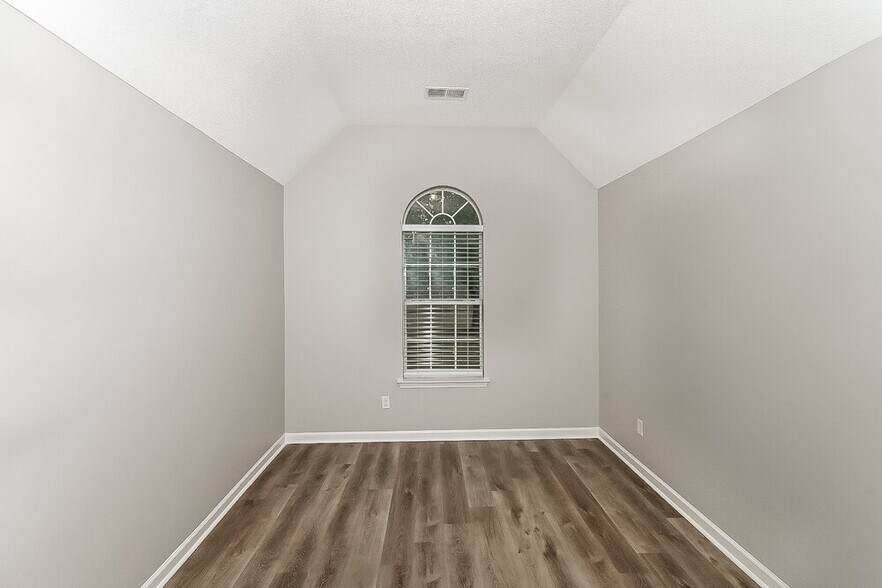 Building Photo - 5940 Keebler Dr W