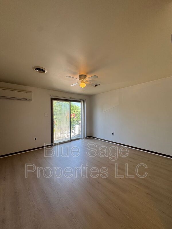 Building Photo - 2421 3rd Ave