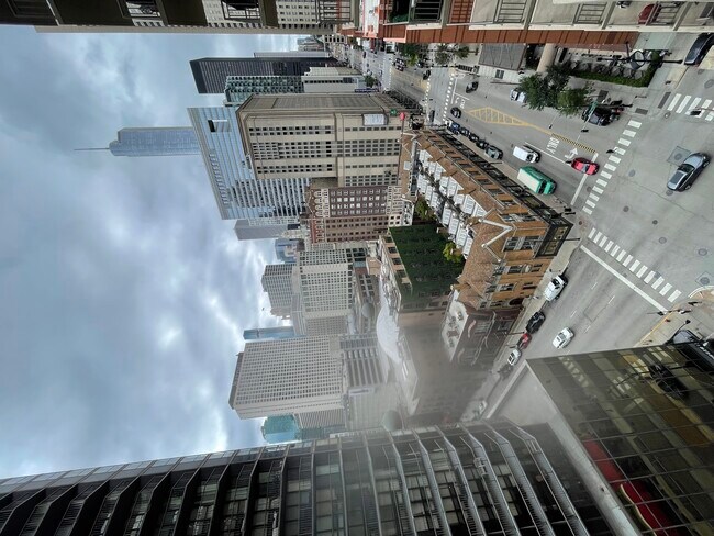 Building Photo - 630 N State St