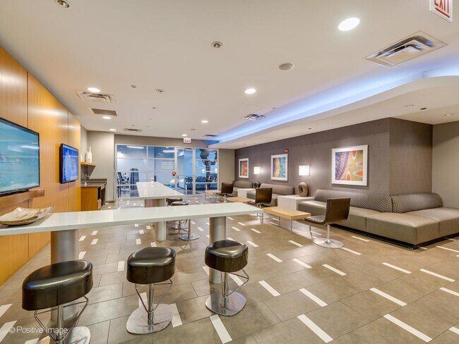 Building Photo - 225 N Columbus Dr