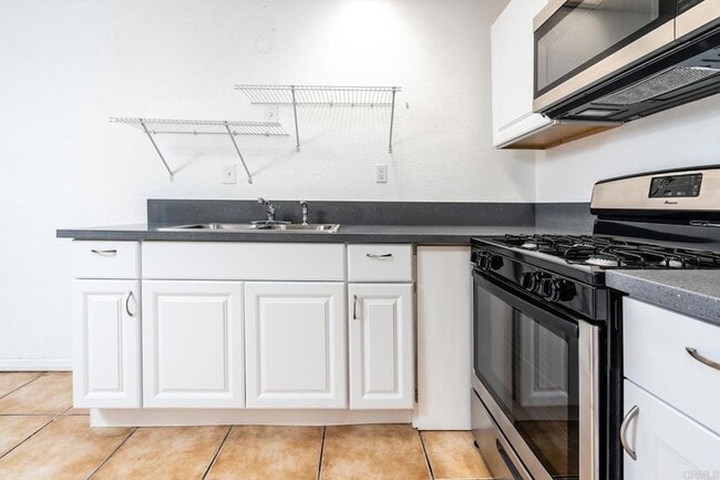 Building Photo - 1568 Primera St