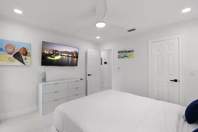 Building Photo - 12231 Areaca Dr