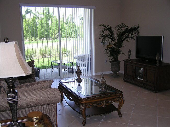 Building Photo - 420 Holly Fern Terrace
