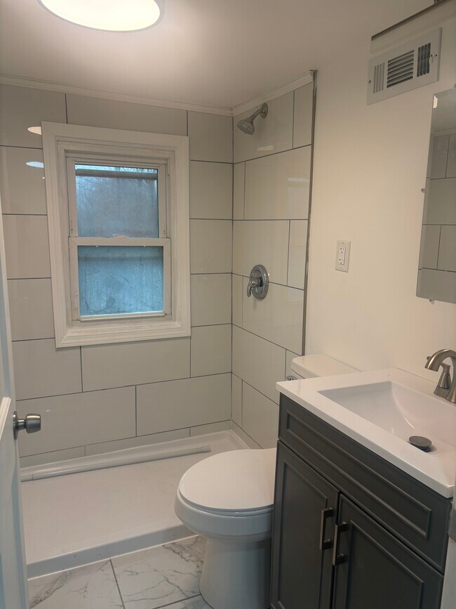 Building Photo - Gary Rental