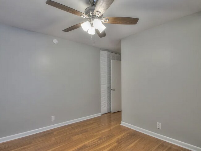 Building Photo - Newly Renovated 3-Bedroom in Hickory Valley Condos, Community Pool and Pet Friendly!