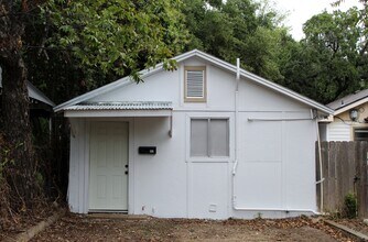 Building Photo - 803 N East St