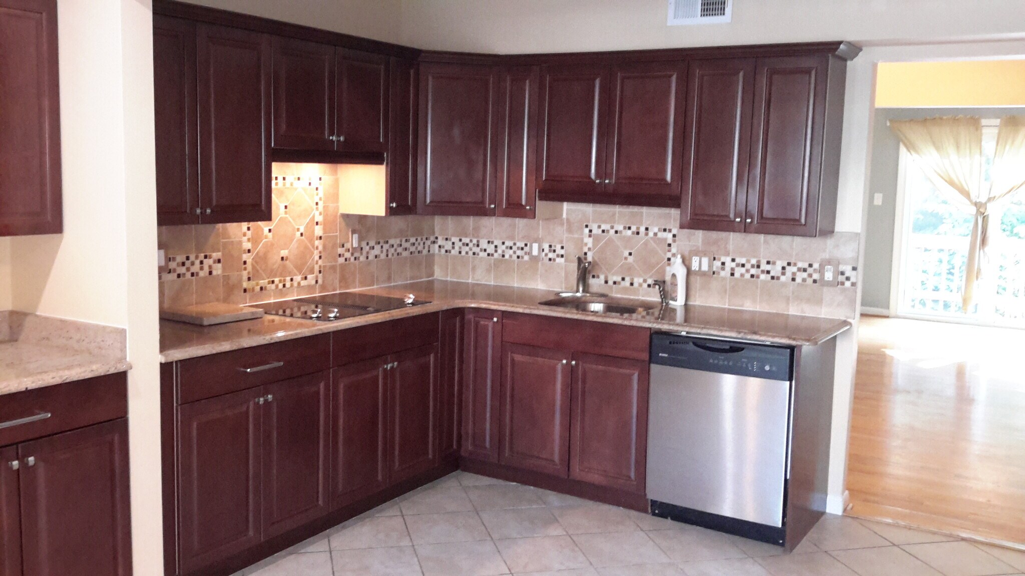 Building Photo - 10 Poinsettia Ct