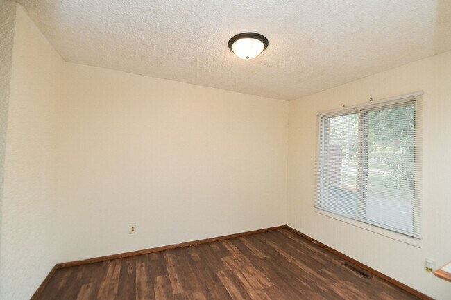 Building Photo - 702-708 E. 72nd