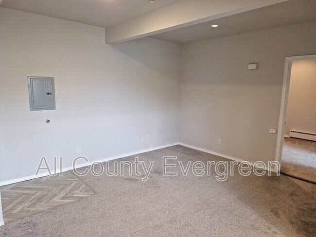 Building Photo - 1015 9th St