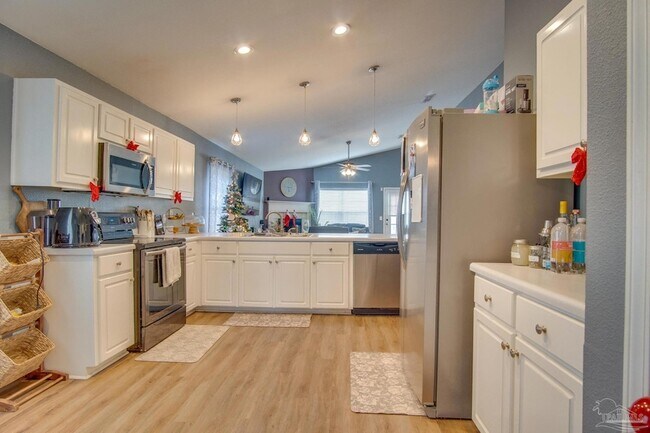 Building Photo - 2005 Tujaques Pl