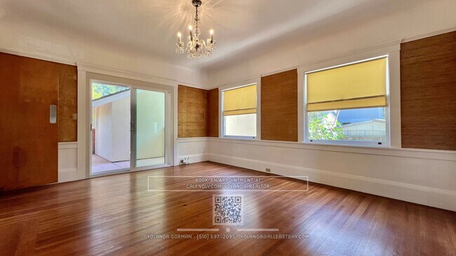 Building Photo - Charming and Spacious 4 bedroom Home in the Heart of Elmwood