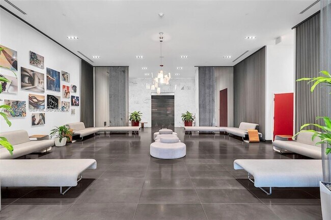 Building Photo - 1600 NE 1st Ave