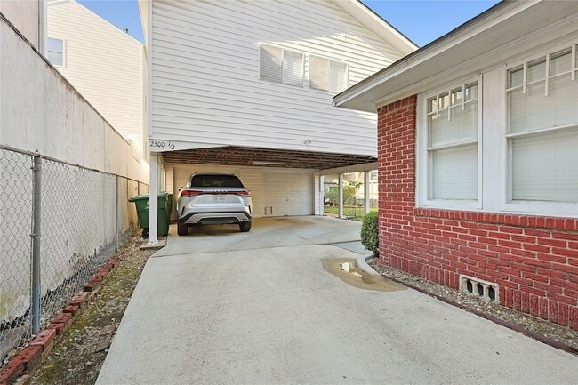 Building Photo - 2500 Mandell St