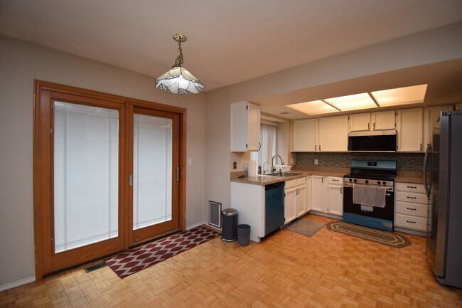 Building Photo - 2122 Rainbow Point Dr