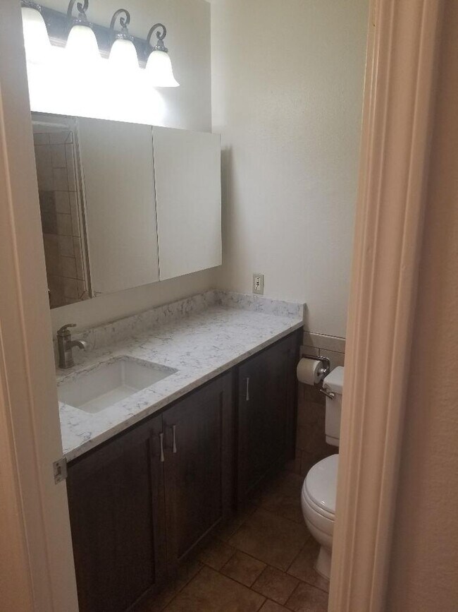 Building Photo - 2085 Severn Dr
