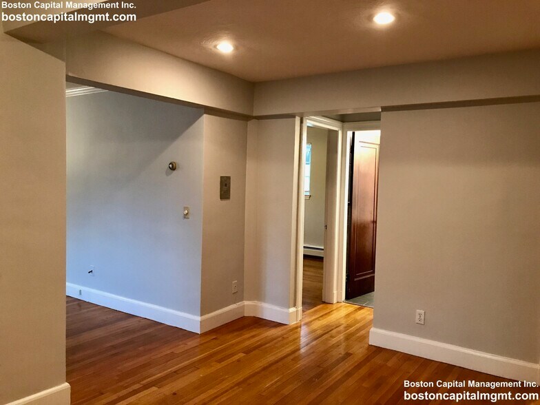 Building Photo - 8 Mt Ida St