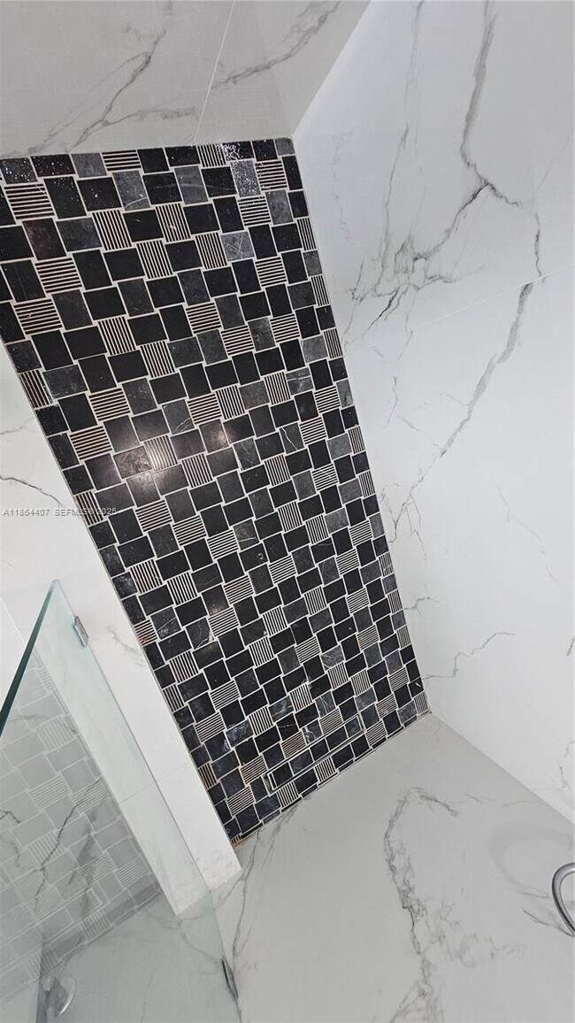 Building Photo - 1861 NW N River Dr