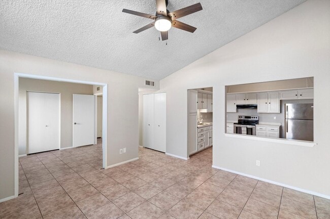 Building Photo - 3 Bedroom 2 Bathroom in Mesa