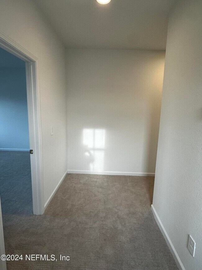 Building Photo - 315 Brandon Lks Dr