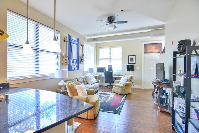 Building Photo - 650 S Mill St