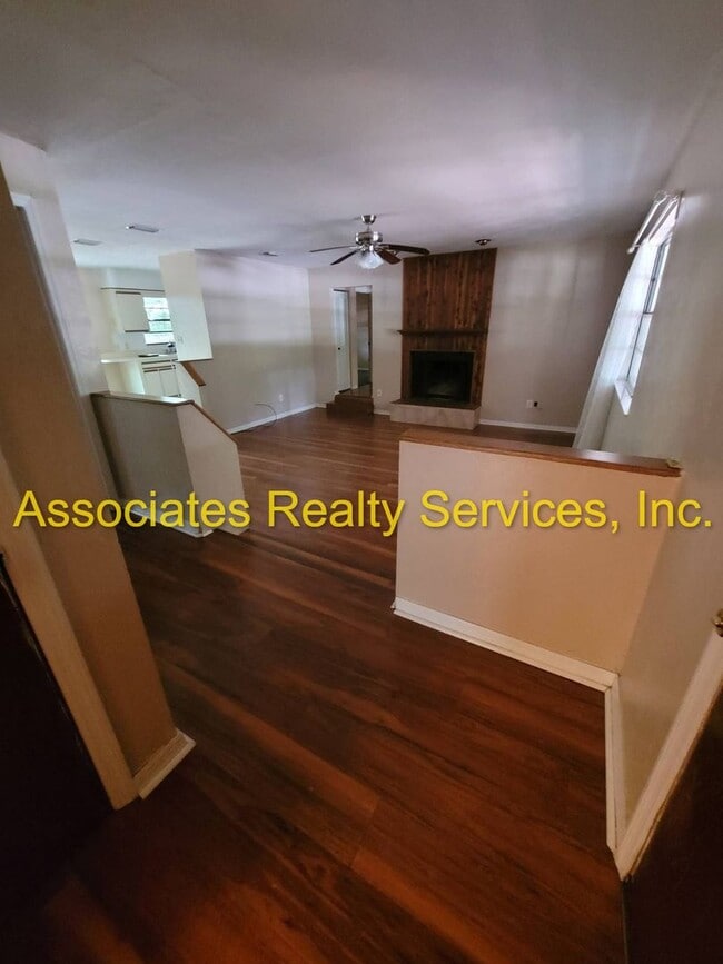 Building Photo - Cute Home In Deer Run, 3br /2ba!!!!!!