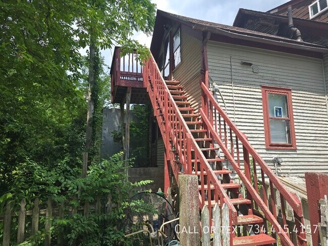 Building Photo - 110 E Summit St